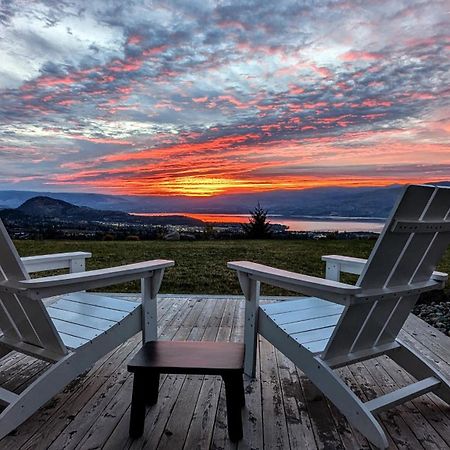 Autumn Lane B&B, Farmhouse Elegance & Stunning Lakeviews West Kelowna Eksteriør billede