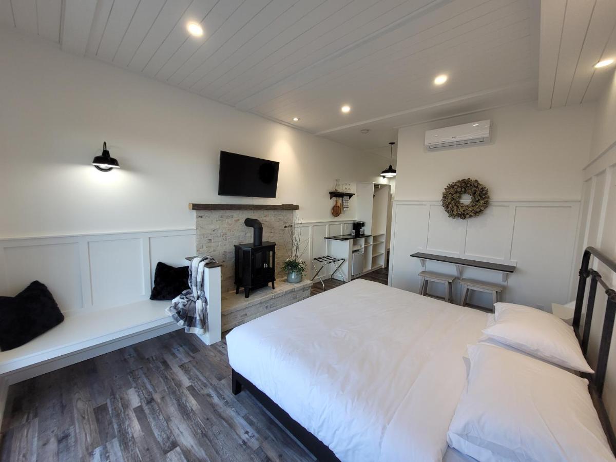 Autumn Lane B&B, Farmhouse Elegance & Stunning Lakeviews West Kelowna Eksteriør billede