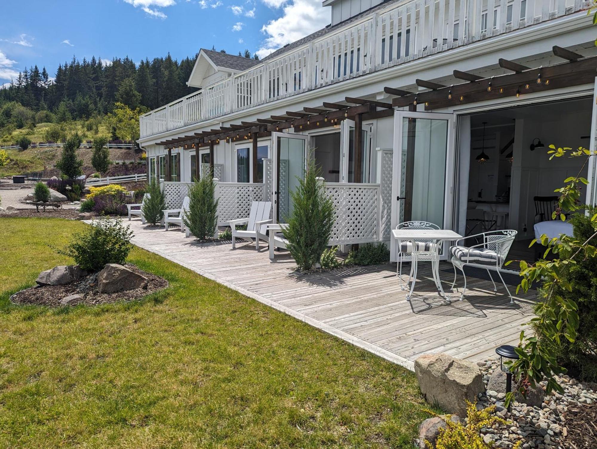 Autumn Lane B&B, Farmhouse Elegance & Stunning Lakeviews West Kelowna Eksteriør billede
