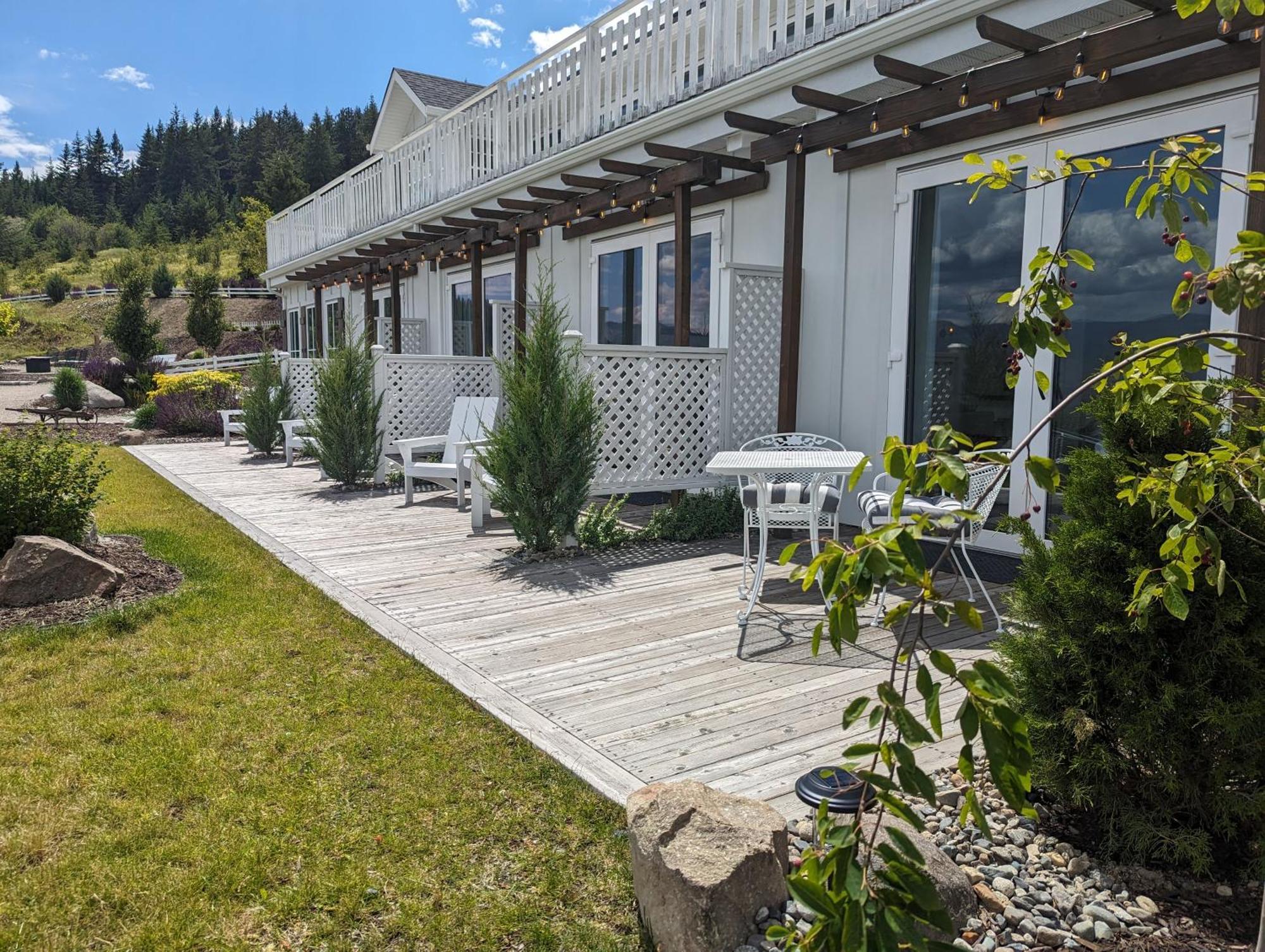Autumn Lane B&B, Farmhouse Elegance & Stunning Lakeviews West Kelowna Eksteriør billede