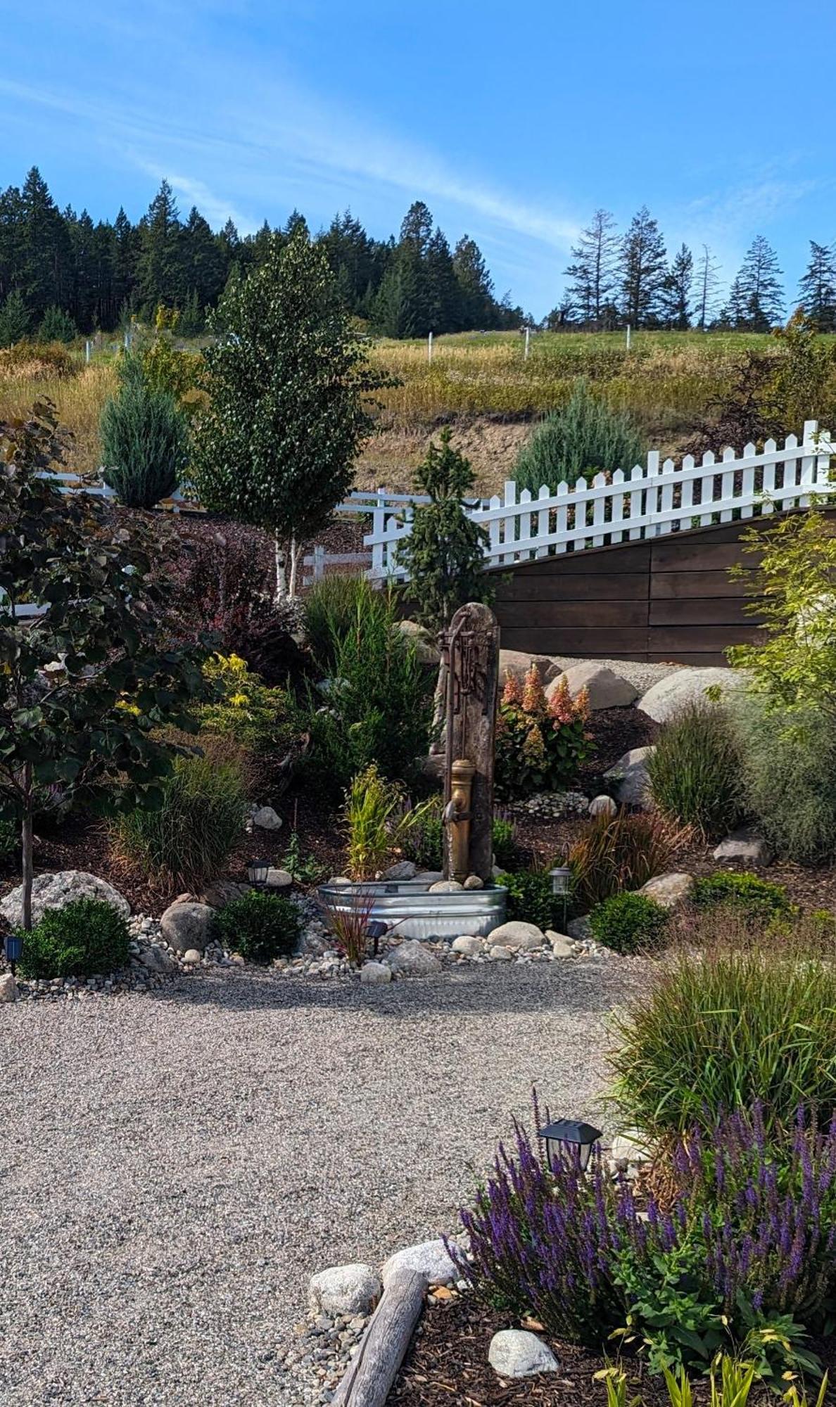 Autumn Lane B&B, Farmhouse Elegance & Stunning Lakeviews West Kelowna Eksteriør billede